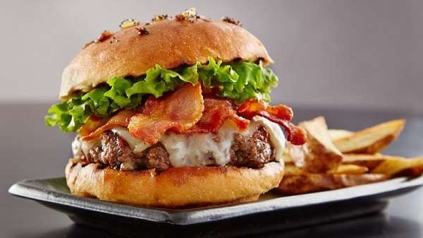 How to Keep Hamburgers Warm in a Slow Cooker How to Keep Hamburgers Warm in a Slow Cooker